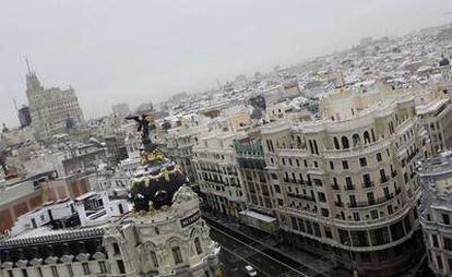 Imagen de la Gran Vía de Madrid desierta.