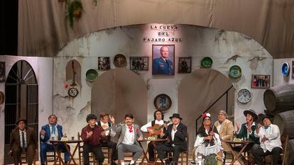 La chirigota 'Que ni las hambre las vamos a sentí' del afamado Jose Luis García Cossío en escena durante el Concurso Oficial de Agrupaciones Carnavalescas (COAC) que se celebra en el Gran Teatro Falla (Cádiz) desde el pasado 9 de enero.