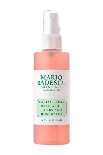Spray facial con aloe, hierbas y agua de rosas de Mario Badescu: revitaliza la piel provocando un estímulo hidratante, tiene efecto antiedad y calma la piel gracias a sus extractos herbales y botánicos.