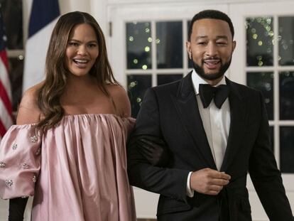 John Legend y Chrissy Teigen en una cena ofrecida por Joe Biden en la Casa Blanca, Washington, el 1 de diciembre de 2022.