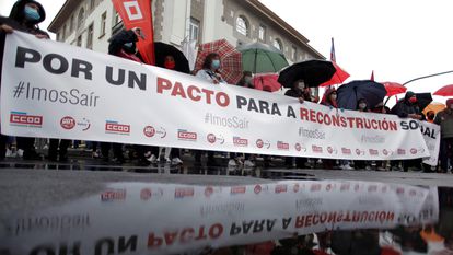 Manifestación de trabajadores en Galicia exigiendo una mayor implicación de las administraciones en la defensa del empleo y de la industria electrointensiva.