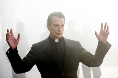 Cosimo interpreta al padre Angelo, un sacerdote-demonio, en '30 monedas', la serie de terror de Álex de la Iglesia.