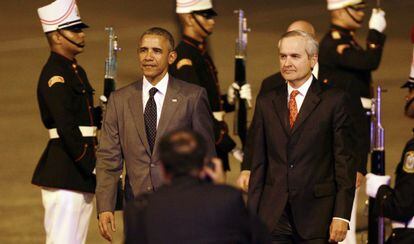 Obama, recibido por el jefe de Presidencia de Panamá, Álvaro Alemán.