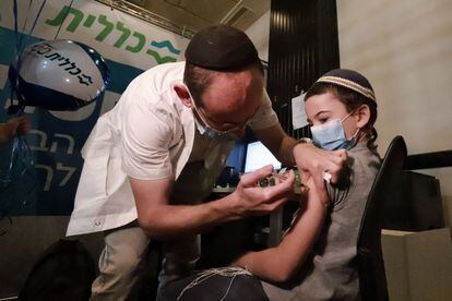 Seven-year-old Israel Rosenberg on Tuesday during his covid-19 vaccination at the Cinemacity cinemas in Jerusalem.
