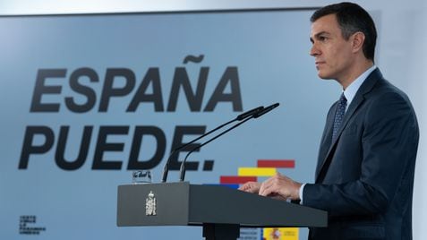 El presidente del Gobierno, Pedro Sánchez, ofrece una rueda de prensa tras el Consejo de Ministros Extraordinario celebrado en Moncloa para declarar el segundo estado de alarma en España por la pandemia del Covid-19, en Madrid (España) a 25 de octubre de 2020. En esta rueda de prensa, el presidente ofrece los detalles del Real Decreto que activará esta tarde el estado de alarma en el país tras la petición de varias comunidades autónomas y tras el incremento de casos de coronavirus.
25 OCTUBRE 2020 COVID-19;ENFERMEDAD;CONTAGIOS
Moncloa
25/10/2020