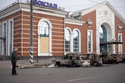 Exterior de la estación de tren de Kramatorsk tras el ataque ruso, el sábado. 