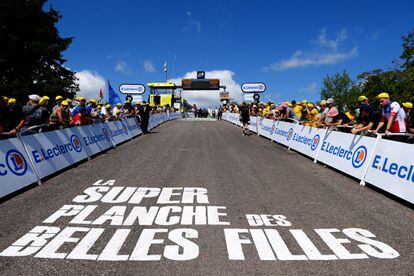 La rampa decisiva de la Super Planche des Belles Filles, etapa final del Tour de Francia femenino.