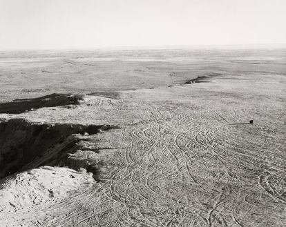 'Quarried Mesa Top, Pueblo County, Colorado, 1978', de Robert Adams.