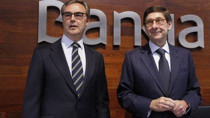 El presidente de Bankia, José Ignacio Goirigolzarri (d), y el consejero delegado, José Sevilla