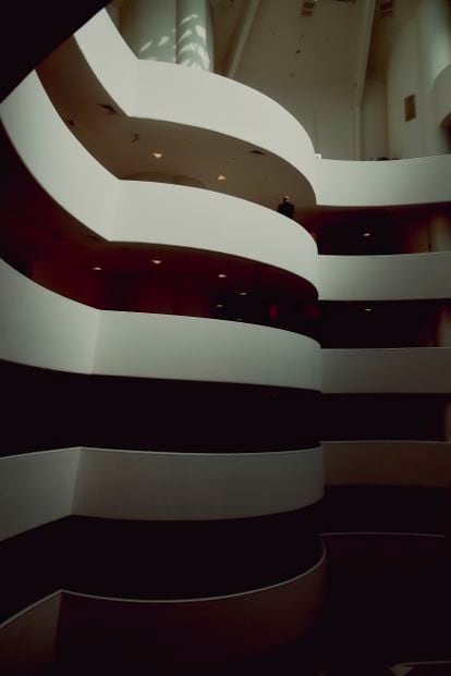 The spiral staircase of the Guggenheim museum in New York, the work of architect Frank Lloyd Wright. 