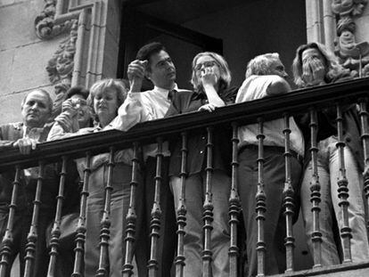Los familiares del asesinado por ETA , Miguel Ángel Blanco, en el Ayuntamiento de Ermua (Vizcaya).