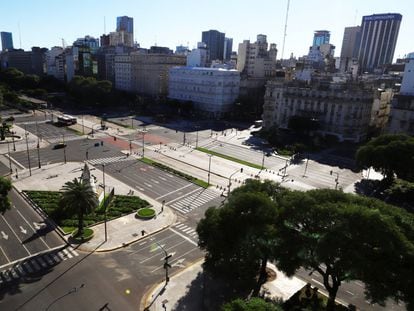 Vista de la avenida 9 de Julio, una de las arterias principales de Buenos Aires, en marzo de 2020.