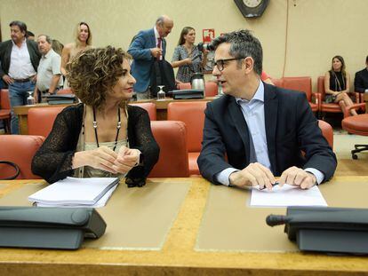 La ministra de Hacienda, María Jesús Montero, y el ministro de la Presidencia, Félix Bolaños, el 26 de julio en el Congreso de los Diputados.