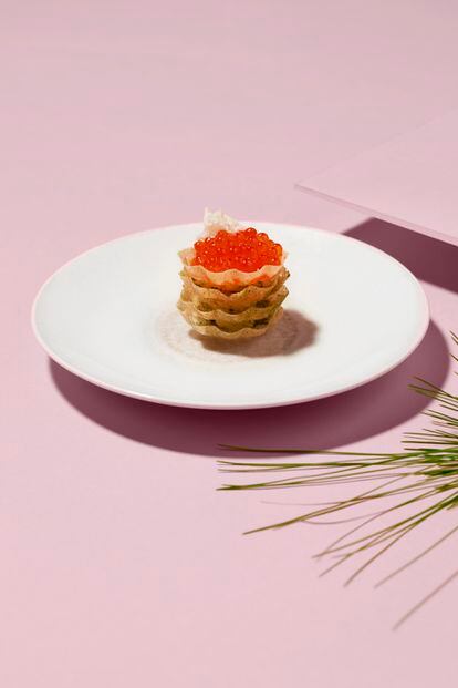Los menús del nuevo restaurante, que se desarrollarán en cinco pases a mediodía y siete por la noche, arrancan con los aperitivos marca de la casa de Alain Ducasse.