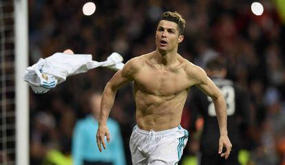 Cristiano Ronaldo celebra su gol de penalti en el descuento