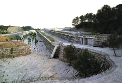 Parc del cementiri d'Igualada, de Carme Pinós i Enric Miralles.