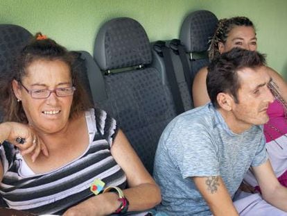 Tres residentes en la Casa V&eacute;ritas de Alicante, que trata a enfermos del SIDA. 