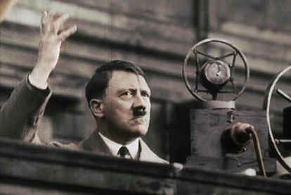 Imagen de Hitler a color. Durante un discurso al poco de convertirse en canciller.