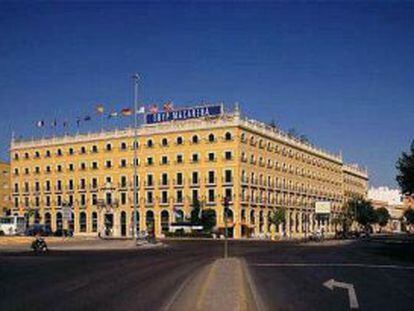 Fachada del Hotel Macarena de Sevilla, donde se inició el brote de legionela.