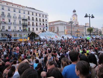 Los indignados han vuelto a llamar a tomar las plazas como las de la Puerta del Sol, en Madrid.