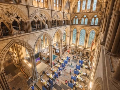 Interior de la catedral de Salisbury, el 16 de enero, durante la vacunación contra la covid-19.