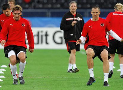 Fuchs (a la izquierda) y Pogatetz, ayer durante la sesión preparatoria de Austria