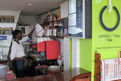 Una cafetería de Nairobi (Kenia) con acceso a Internet en octubre de 2011.