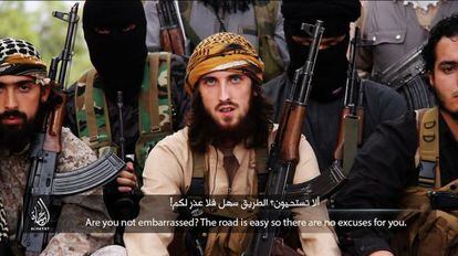 Fotograma del vídeo difundido por Al Hayat, productora de los yihadistas.