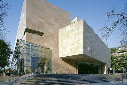 Fachada principal del Museo de Arte Latinoamericano de Buenos Aires (MALBA).