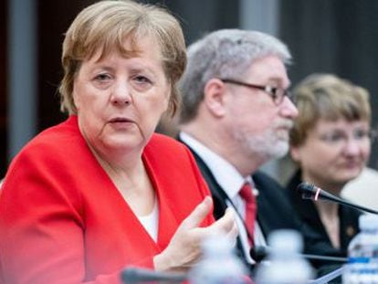La canciller Merkel ha calificado de  imperdonable  que Kemmerich se convirtiera en primer ministro regional con los votos conservadores y de los extremistas de AfD