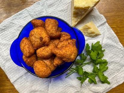 Buñuelos de bacalao con Grana Padano.