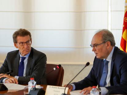 El líder del PP, Alberto Núñez Feijóo junto al presidente de Ascer, Vicente Nomdedeu durante la reunión mantenida este viernes en Castellón.