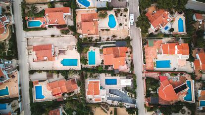 La sanción por una piscina sin licencia puede oscilar entre 1.200 y 2.000 euros.