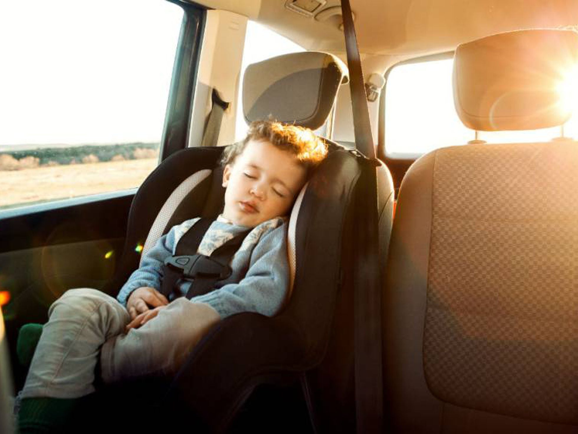 Sillas para el coche a contramarcha: cuál elegir y ventajas