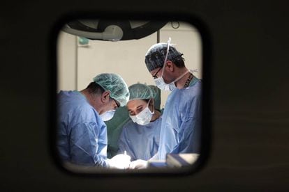 Operación de trasplante de higado, en el hospital de Puerta de Hierro de Majadahonda (Madrid).