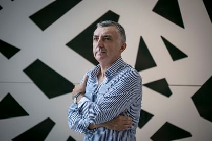 El escritor Manuel Vilas, que renegó de la etiqueta de la autoficción cuando publico 'Ordesa', en Madrid en 2021.