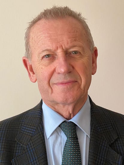 Joaquín Lamela López (Carnota, A Coruña, 1951), especialista en Neumología y Neumología infantil, experto en asma y otros trastornos respiratorios.