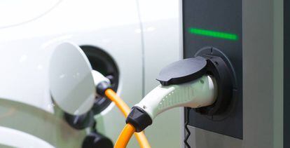 Las petroleras tendrán mayor ventaja en la recarga para vehículos eléctricos al disponer de estaciones de servicio.