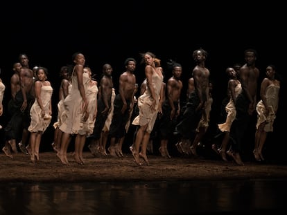 Los bailarines de la École des Sables durante la actuación en los Teatros del Canal.