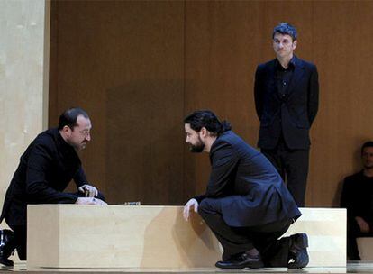 De izquierda a derecha, Daniel Albaladejo, Jaime Soler y Francisco Rojas, en <i>La estrella de Sevilla.</i>