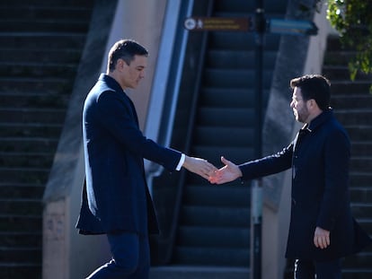 El presidente del Gobierno, Pedro Sánchez (izquierda), y el presidente de la Generalitat, Pere Aragonès, en un acto en Barcelona el pasado enero.