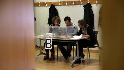 Una mesa electoral del 20-D en Madrid.