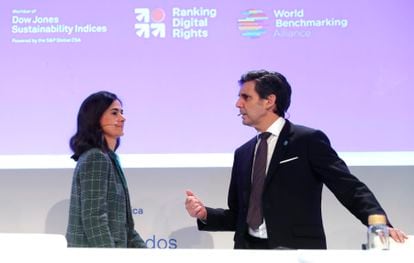 Laura Abasolo y José María Álvarez-Pallete.