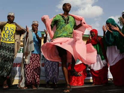 Danzas tradicionales de Somaliland en el centro cultural Hargeysa.