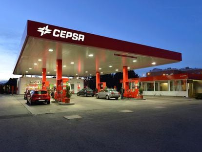 Una estaci&oacute;n de servicio de Cepsa.