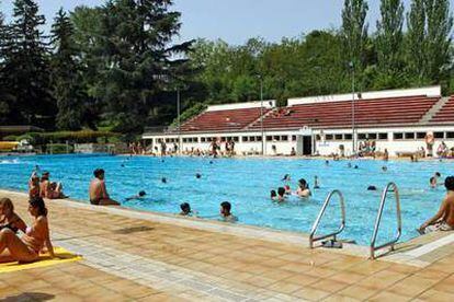 En la foto,las instalaciones municipales de la piscina El Lago en la madrileña Casa de Campo