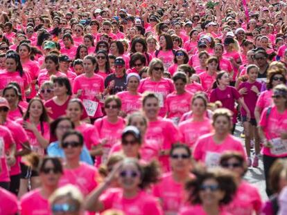Miles de mujeres participaron este domingo en la carrera de la Mujer contra el cáncer de mama.