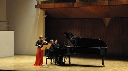  Isabelle Faust (viol&iacute;n) y Alexander Melnikov (piano), en la sala de c&aacute;mara del Auditorio Nacional. / CNDM