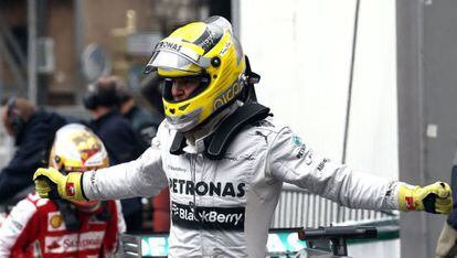Rosberg celebra la 'pole' en Mónaco
