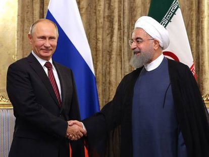 El presiente de Iran, Hassan Rohani, y su homólogo ruso, Vladimir Putin, este miércoles en Teherán.